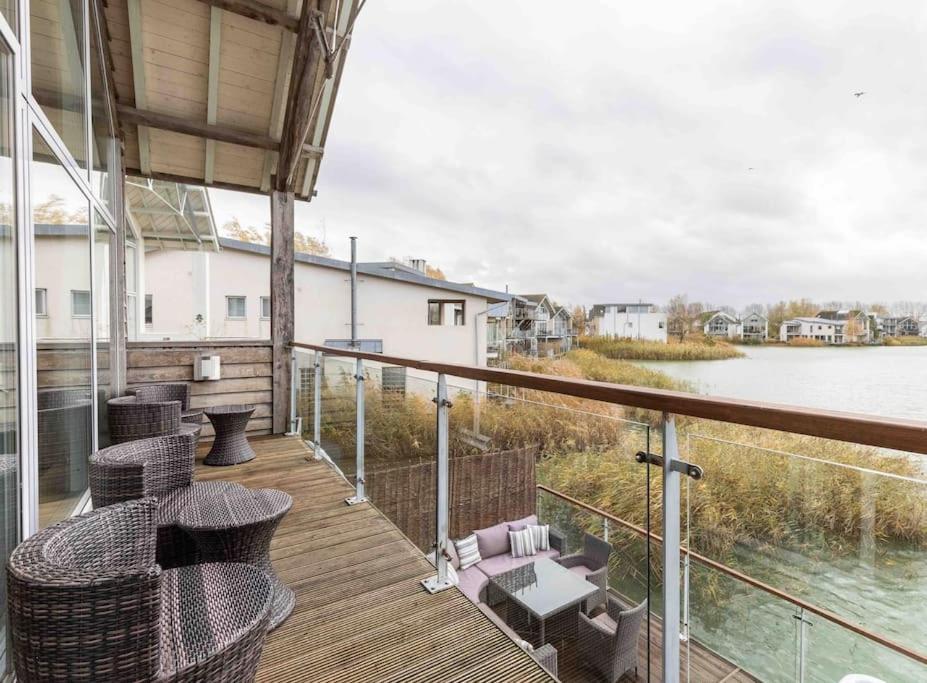 Otters Holt Villa Somerford Keynes Kültér fotó