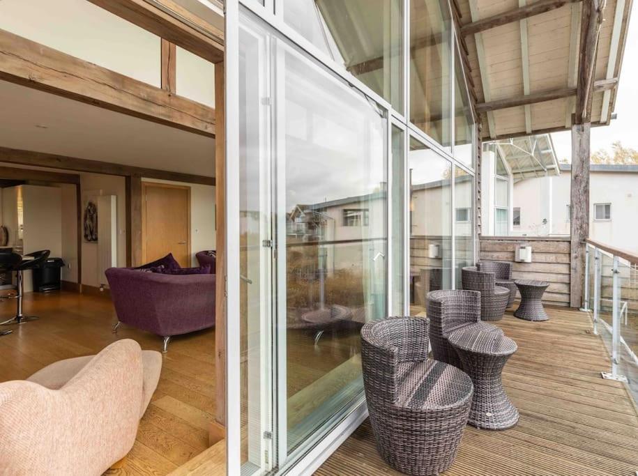Otters Holt Villa Somerford Keynes Kültér fotó