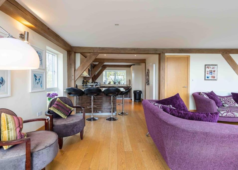 Otters Holt Villa Somerford Keynes Kültér fotó
